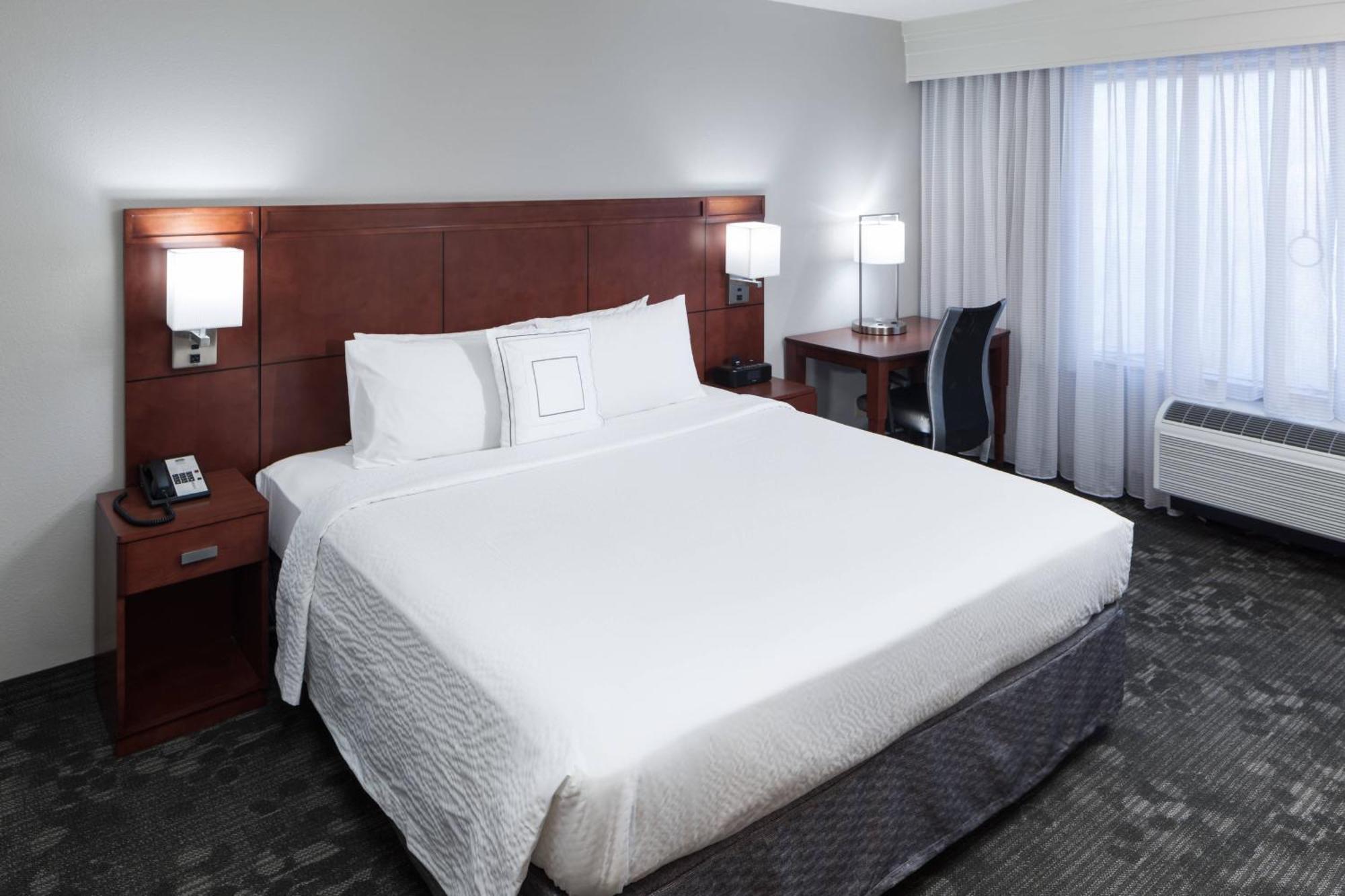 คอร์ตยาร์ด อเล็กซานเดรีย โอลด์ทาวน์/เซาท์เวสต์ Hotel ภายนอก รูปภาพ