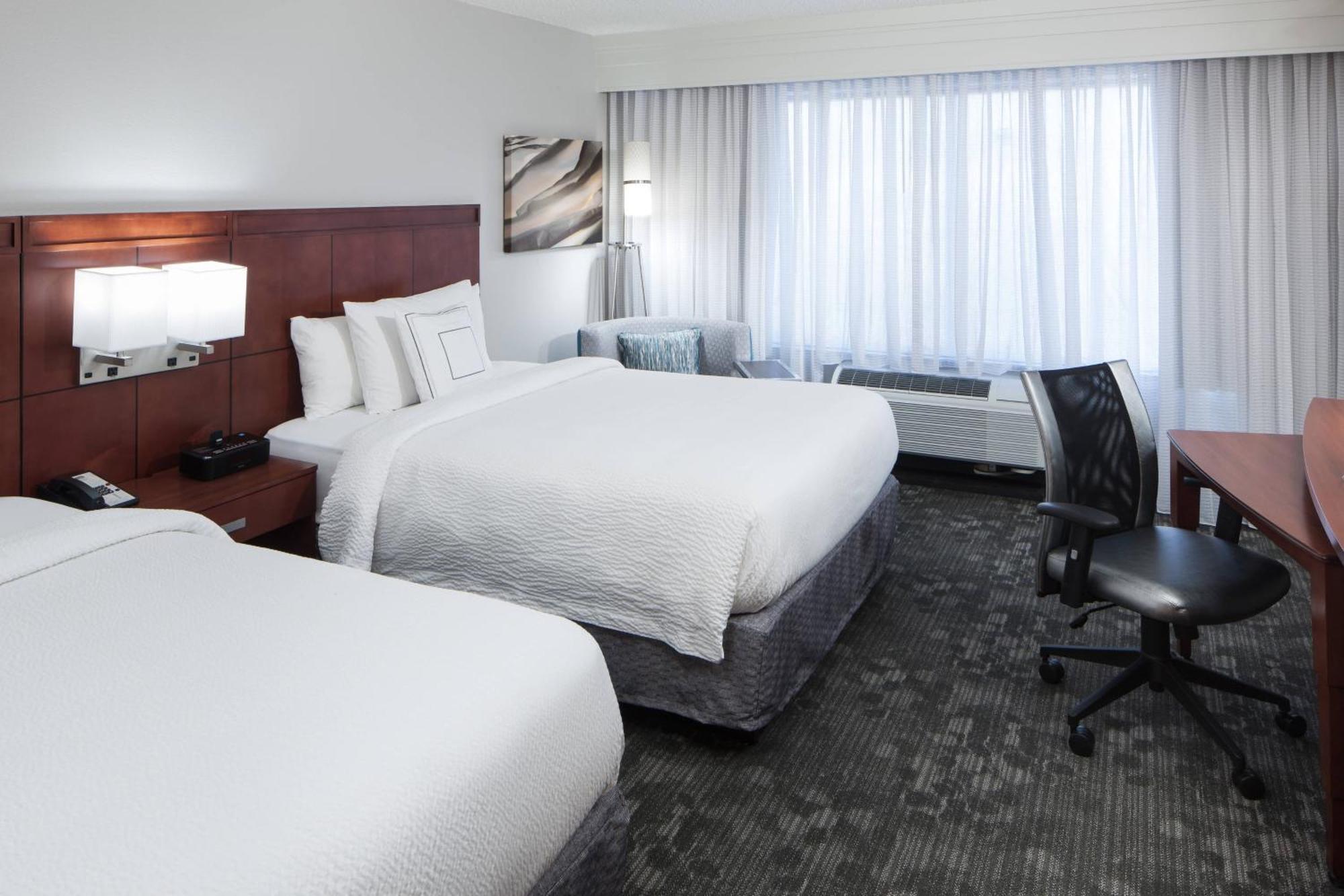 คอร์ตยาร์ด อเล็กซานเดรีย โอลด์ทาวน์/เซาท์เวสต์ Hotel ภายนอก รูปภาพ